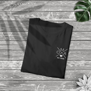 Oma Kreuz T-Shirt schwarz, personalisiert mit Namen
