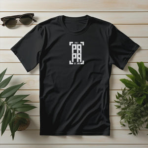 Papa T-Shirt personalisiert mit Wunschnamen oder Geburtsjahr in schwarz – Einzigartiges Geschenk für Väter und werdende Papas