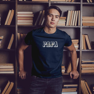 Papa T-Shirt personalisiert mit Wunschnamen oder Geburtsjahr in navy – Einzigartiges Geschenk für Väter und werdende Papas