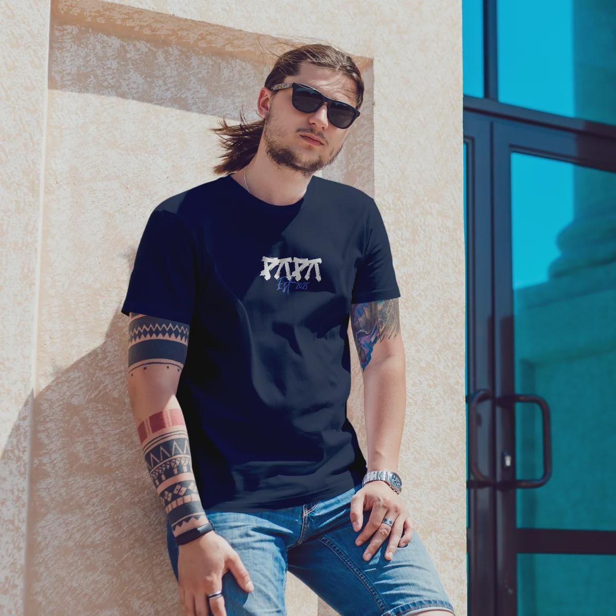 Papa T-Shirt personalisiert mit Wunschnamen oder Geburtsjahr in navy – Einzigartiges Geschenk für Väter und werdende Papas
