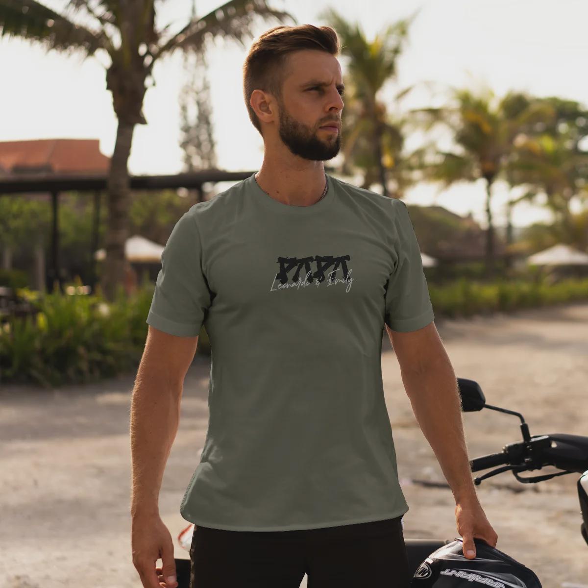 Individuelles Papa Shirt mit Kindernamen und Geburtsjahr in khaki – Das perfekte personalisierte Geschenk für stolze Dads
