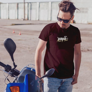 Personalisiertes Papa T-Shirt mit Namen der Kinder und Wunschjahr in bordaux – Individuelles Geschenk für Väter zum Vatertag