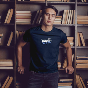Papa T-Shirt personalisiert mit Wunschnamen oder Geburtsjahr in navy – Einzigartiges Geschenk für Väter und werdende Papas