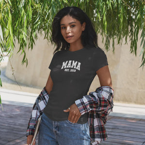 Mama T-Shirt personalisiert mit Wunschnamen oder Geburtsjahr in schwarz – Einzigartiges Geschenk für Mütter und werdende Mamas