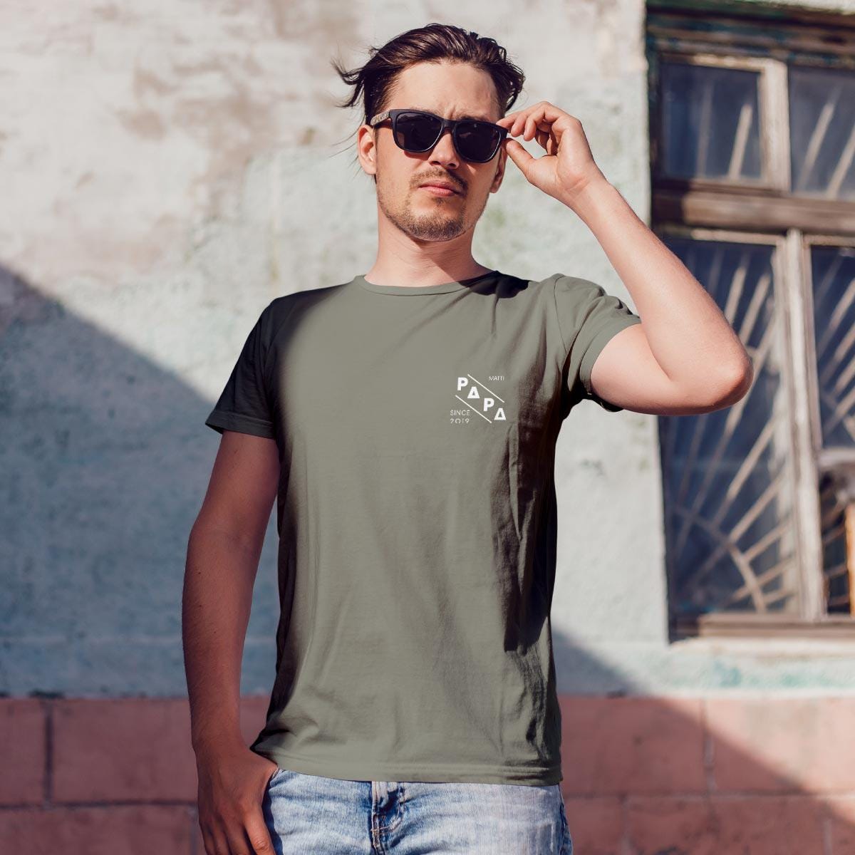 Papa Quer T-Shirt khaki, personalisiert mit Namen