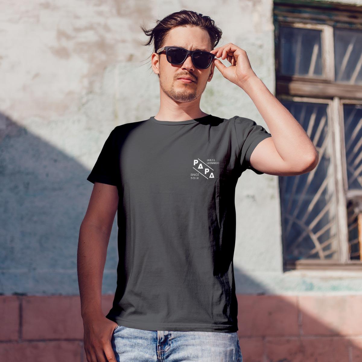 Papa Quer T-Shirt black, personalisiert mit Namen