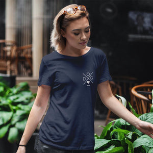 Navy Shirt mit Druck als Kreuz mit dem Wort Dog, personalisiert mit Name des Tieres