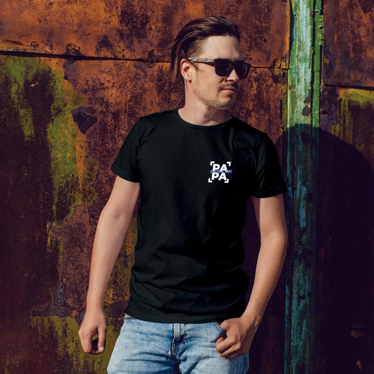 Papa T-Shirt personalisiert mit Wunschnamen oder Geburtsjahr in schwarz – Einzigartiges Geschenk für Väter und werdende Papas