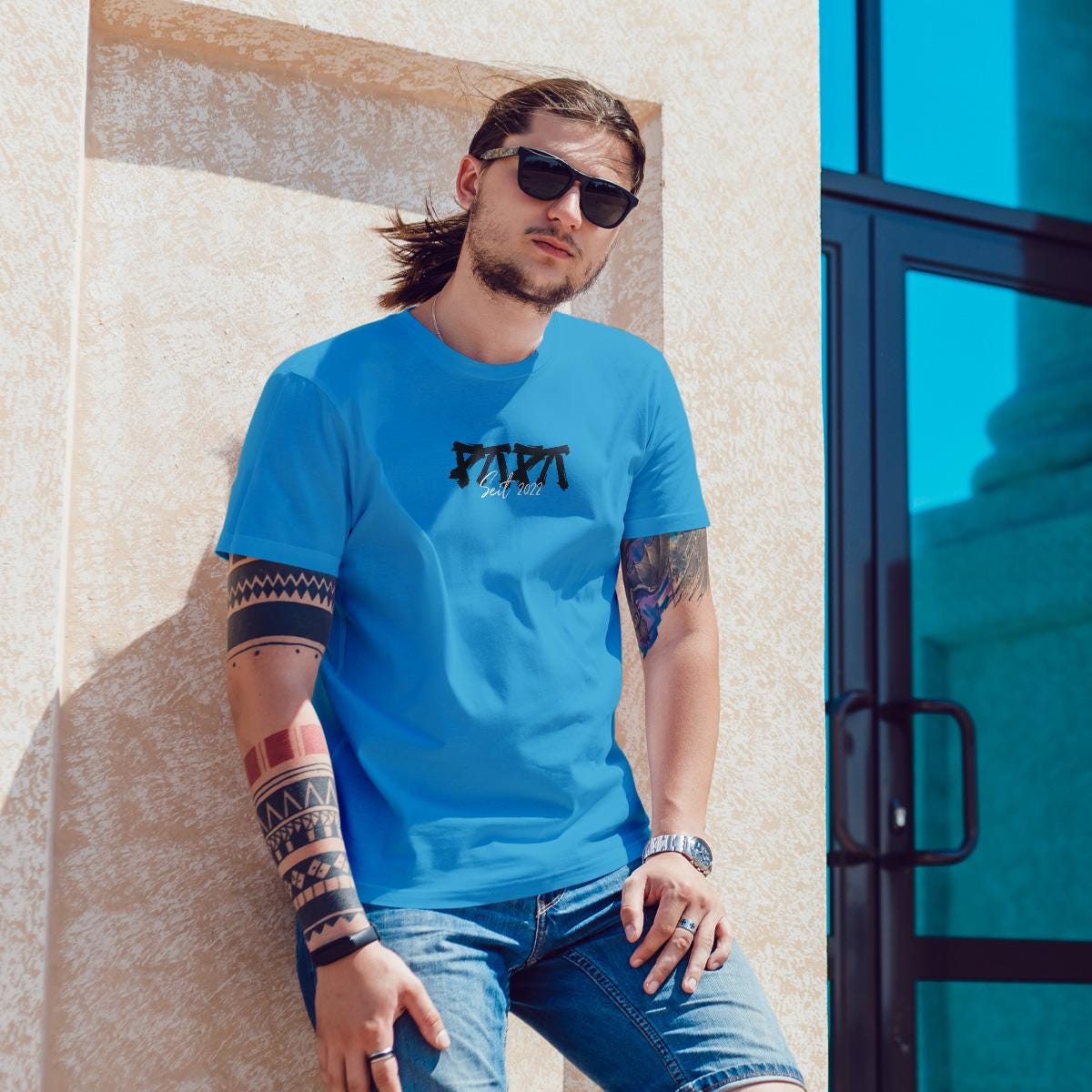 Individuelles Papa Shirt mit Kindernamen und Geburtsjahr in aqua – Das perfekte personalisierte Geschenk für stolze Dads