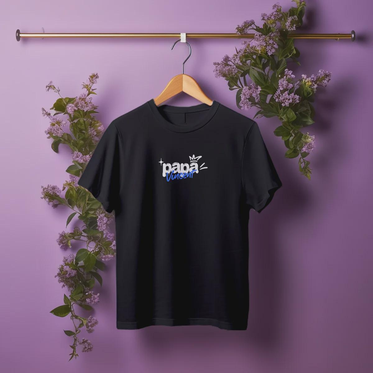 Papa T-Shirt personalisiert mit Wunschnamen oder Geburtsjahr in schwarz – Einzigartiges Geschenk für Väter und werdende Papas