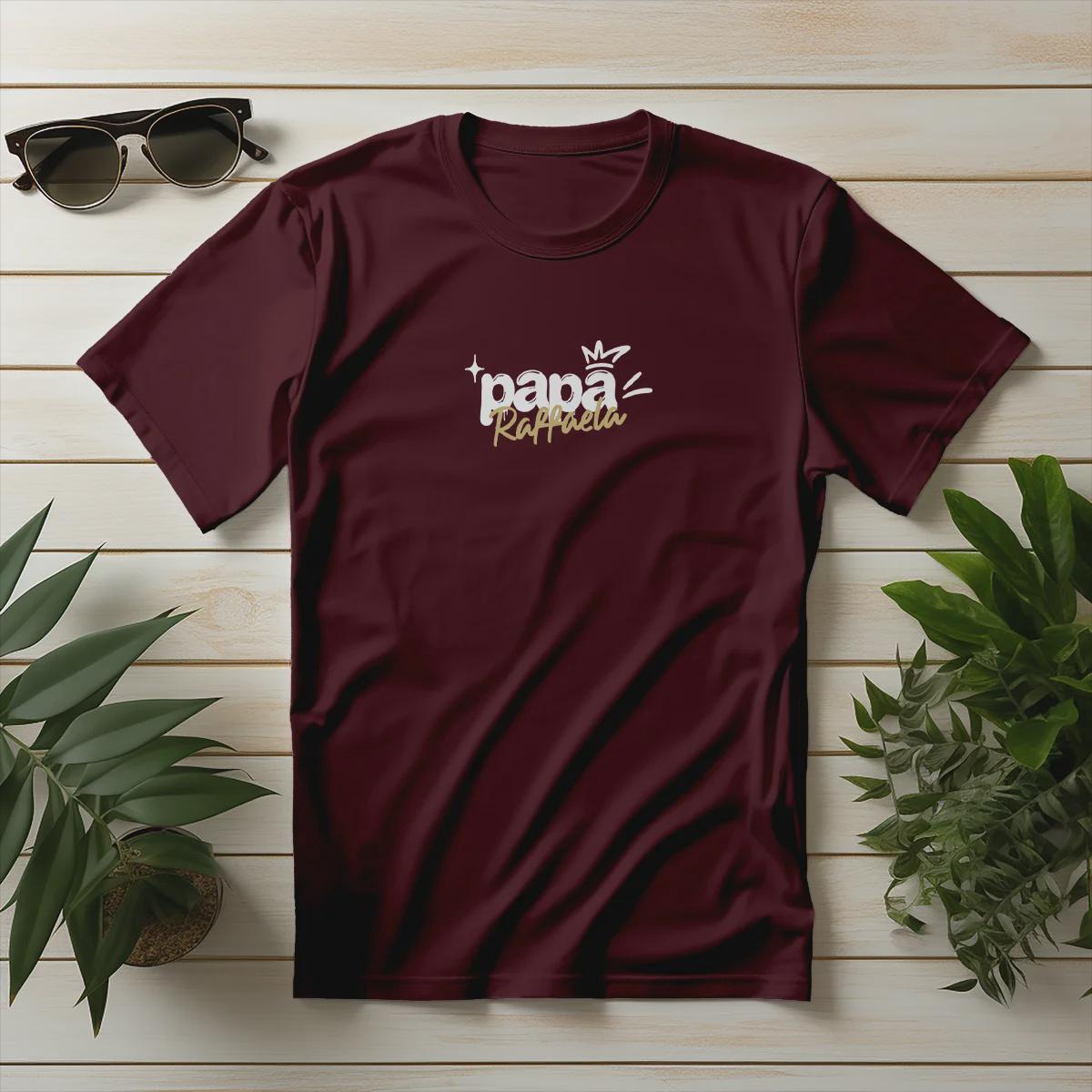 Personalisiertes Papa T-Shirt mit Namen der Kinder und Wunschjahr in bordaux – Individuelles Geschenk für Väter zum Vatertag