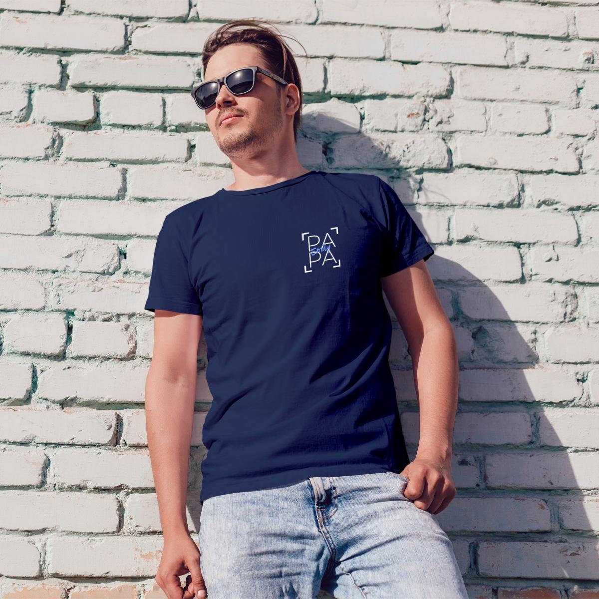 Papa T-Shirt personalisiert mit Wunschnamen oder Geburtsjahr in navy – Einzigartiges Geschenk für Väter und werdende Papas