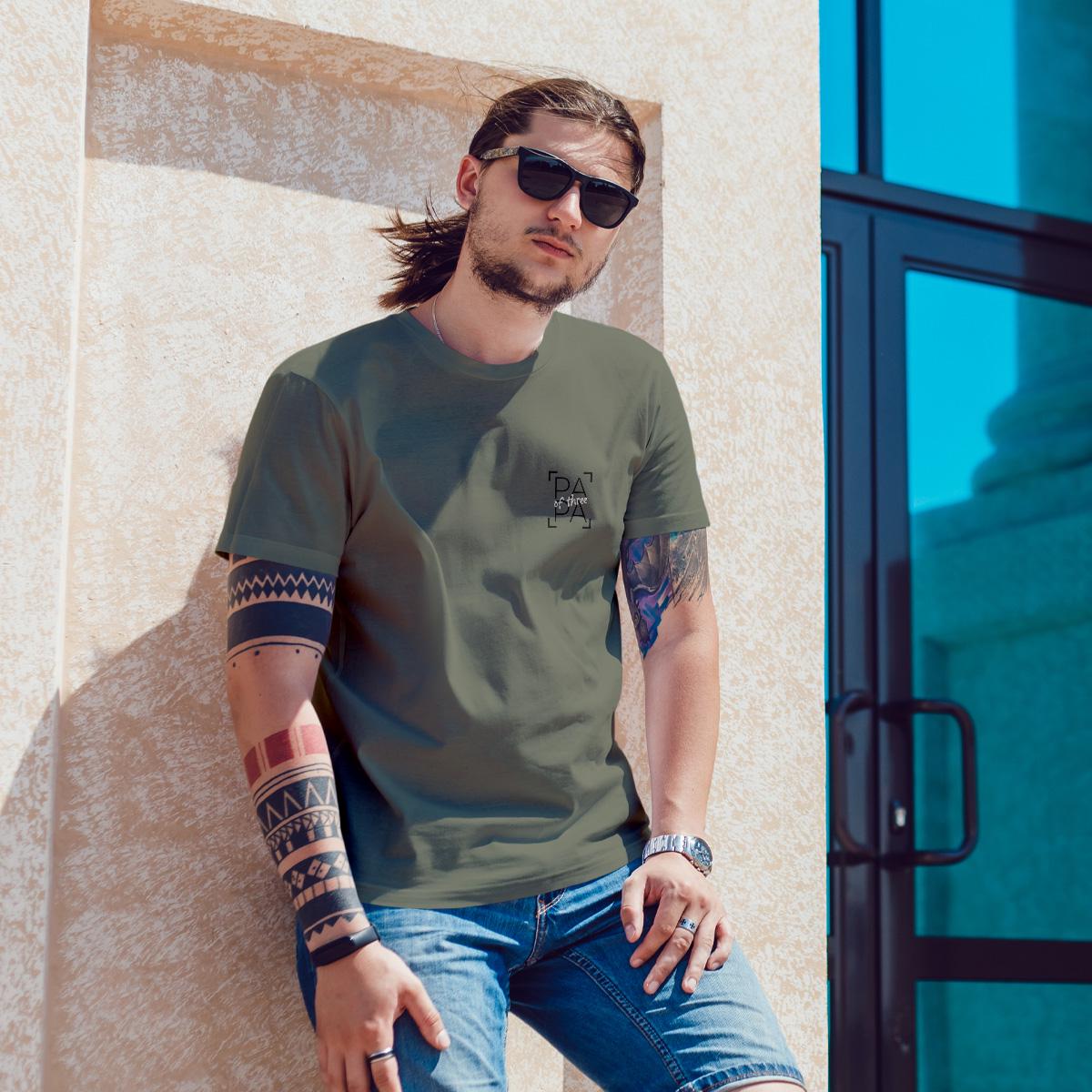 Individuelles Papa Shirt mit Kindernamen und Geburtsjahr in khaki – Das perfekte personalisierte Geschenk für stolze Dads