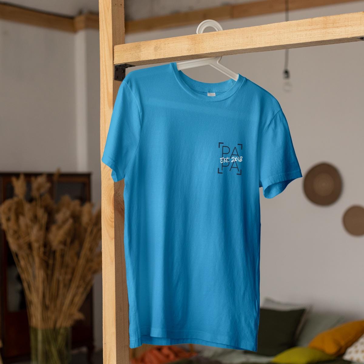 Individuelles Papa Shirt mit Kindernamen und Geburtsjahr in aqua – Das perfekte personalisierte Geschenk für stolze Dads