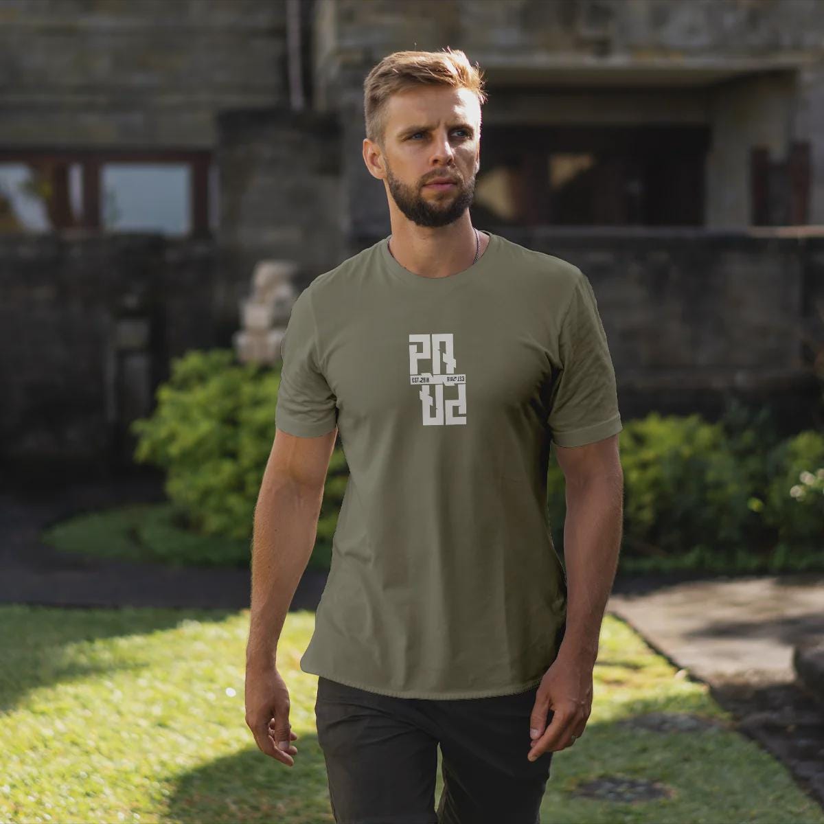 Individuelles Papa Shirt mit Kindernamen und Geburtsjahr in khaki – Das perfekte personalisierte Geschenk für stolze Dads