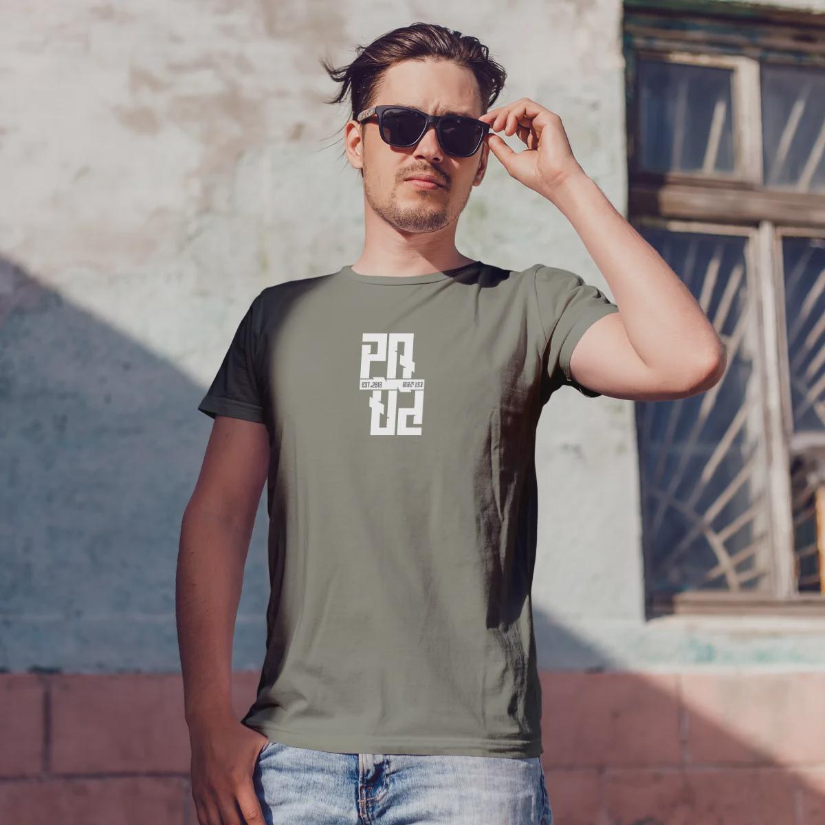 Individuelles Papa Shirt mit Kindernamen und Geburtsjahr in khaki – Das perfekte personalisierte Geschenk für stolze Dads
