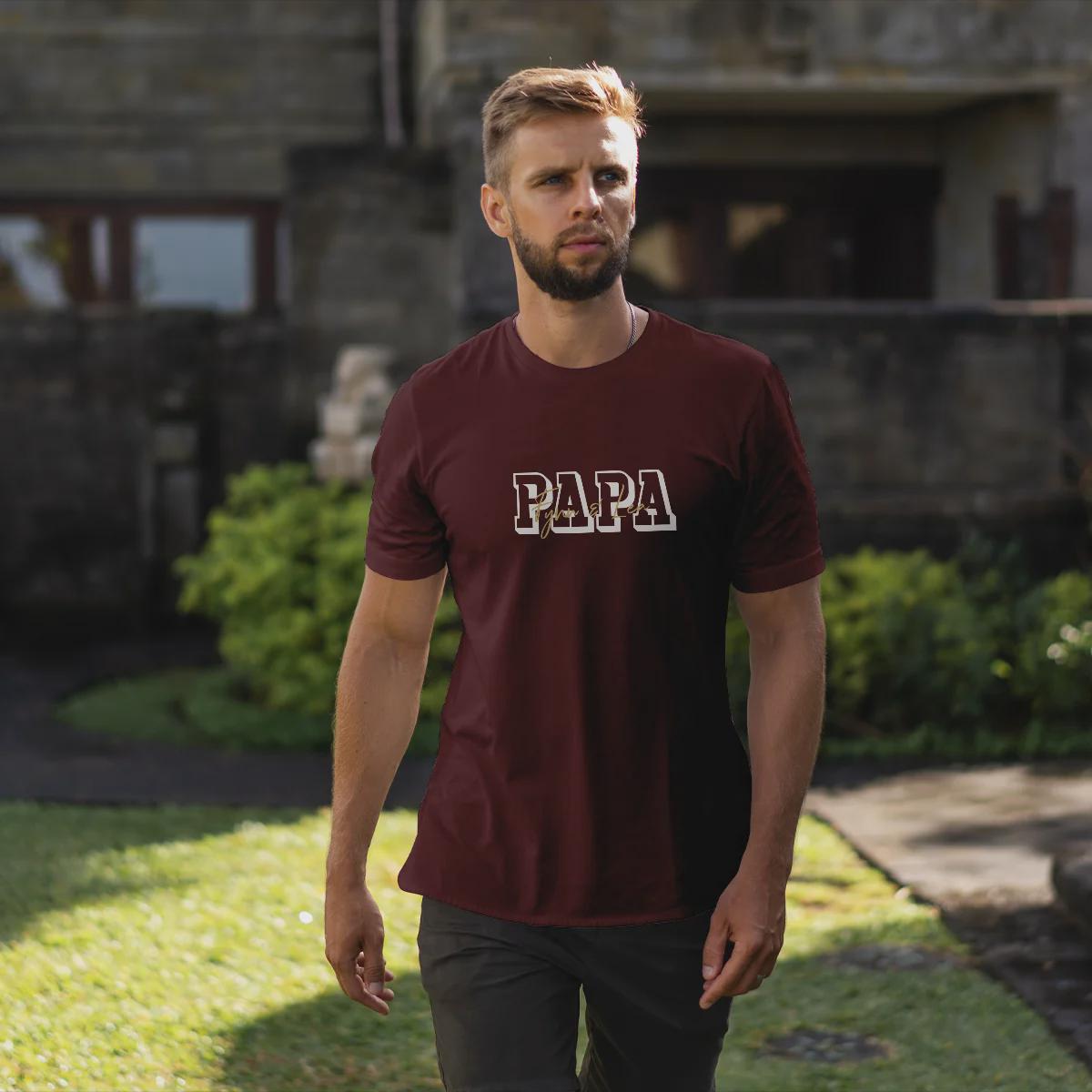 Personalisiertes Papa T-Shirt mit Namen der Kinder und Wunschjahr in bordaux – Individuelles Geschenk für Väter zum Vatertag