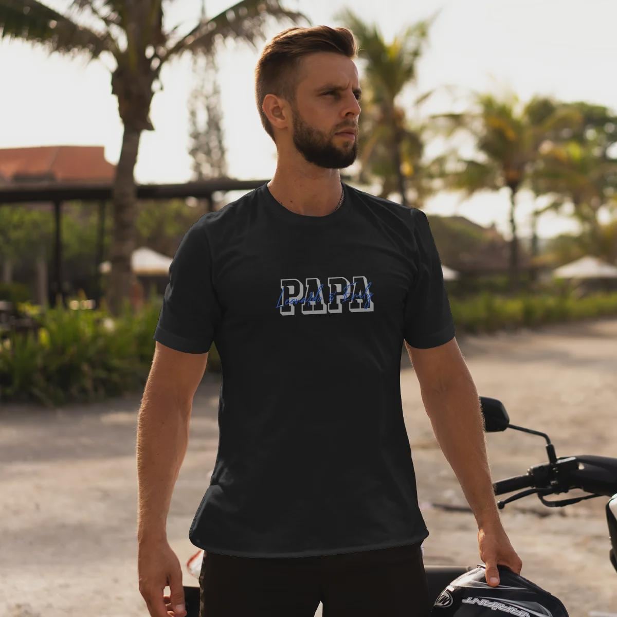 Papa T-Shirt personalisiert mit Wunschnamen oder Geburtsjahr in schwarz – Einzigartiges Geschenk für Väter und werdende Papas