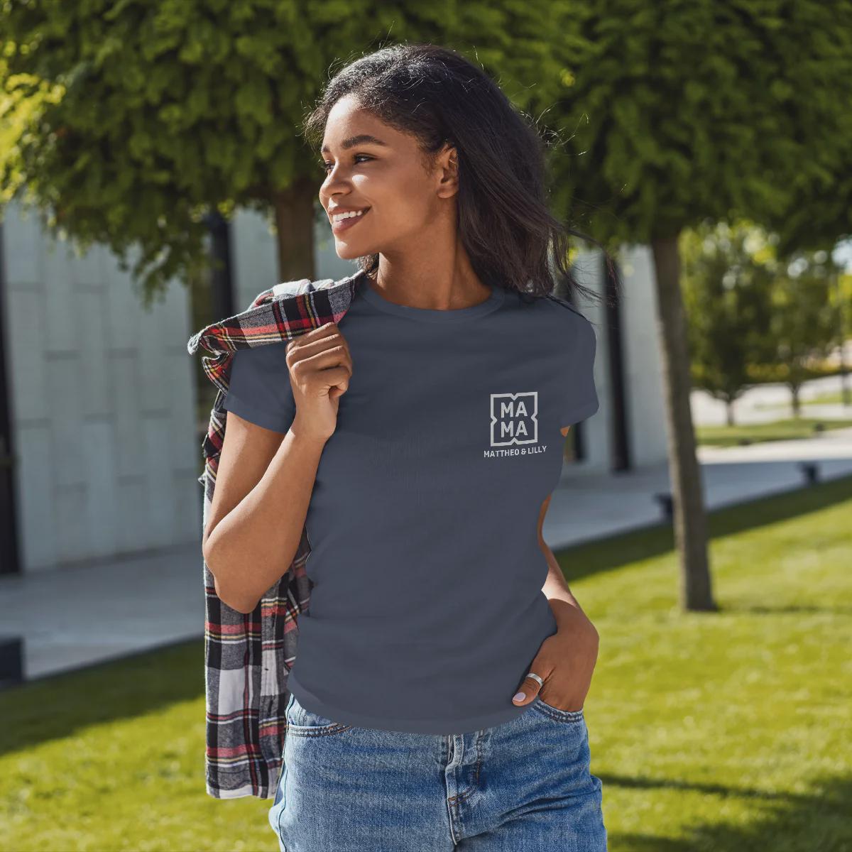 Individuelles Mama Shirt mit Kindernamen und Geburtsjahr in navy – Das perfekte personalisierte Geschenk für die stolze Mutter