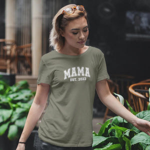 Mama T-Shirt personalisiert mit Wunschnamen oder Geburtsjahr in schwarz – Einzigartiges Geschenk für Mütter und werdende Mamas