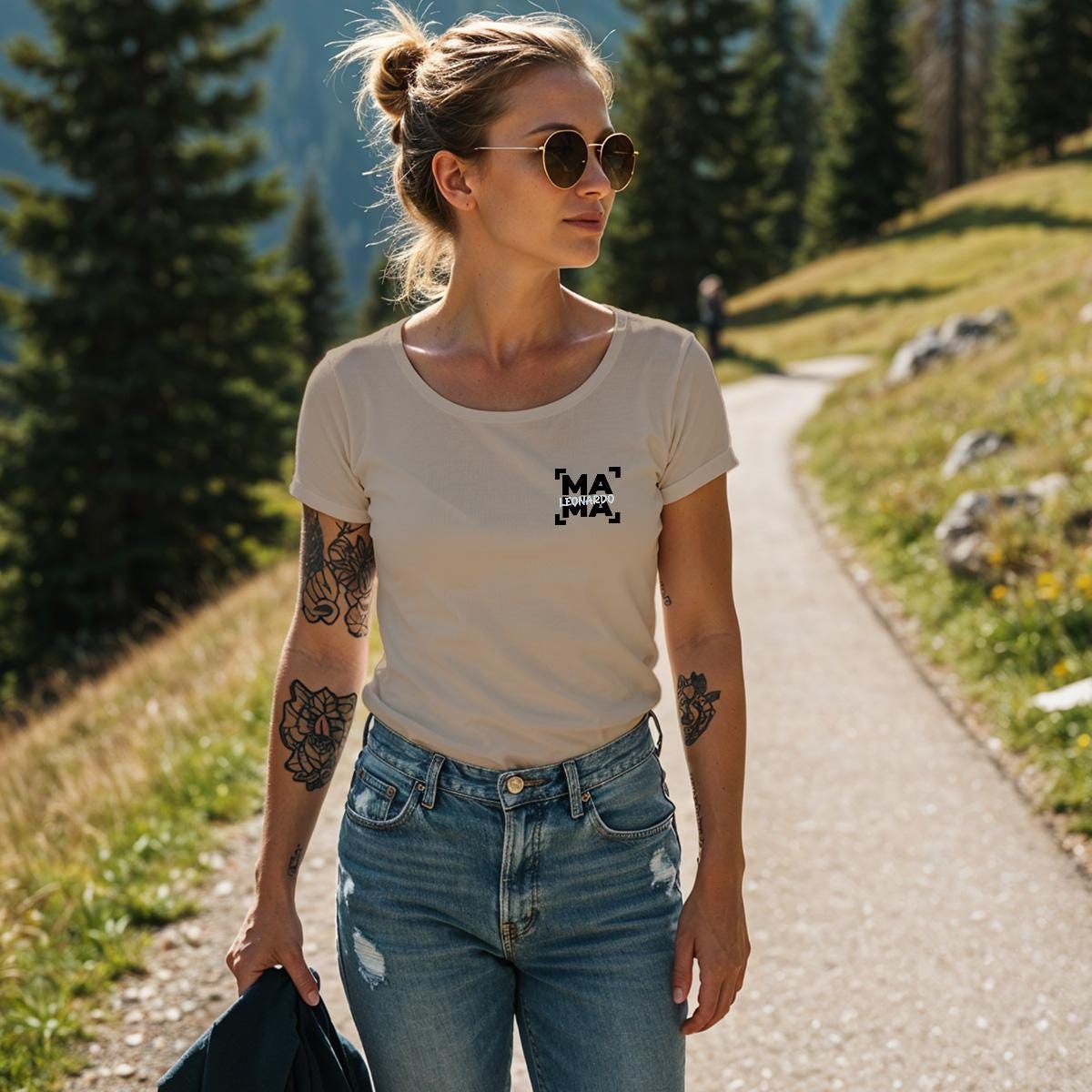 Individuelles Mama Shirt mit Kindernamen und Geburtsjahr in khaki – Das perfekte personalisierte Geschenk für die stolze Mutter