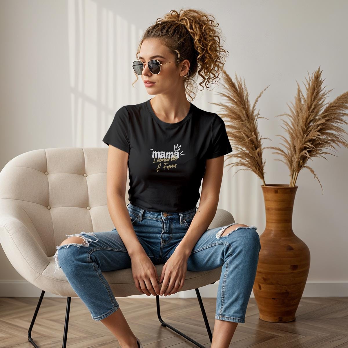 Mama T-Shirt personalisiert mit Wunschnamen oder Geburtsjahr in schwarz – Einzigartiges Geschenk für Mütter und werdende Mamas