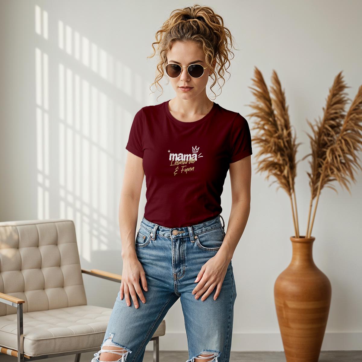 Personalisiertes Mama T-Shirt mit Namen der Kinder und Wunschjahr in bordeaux – Individuelles Geschenk für Mütter zum Muttertag