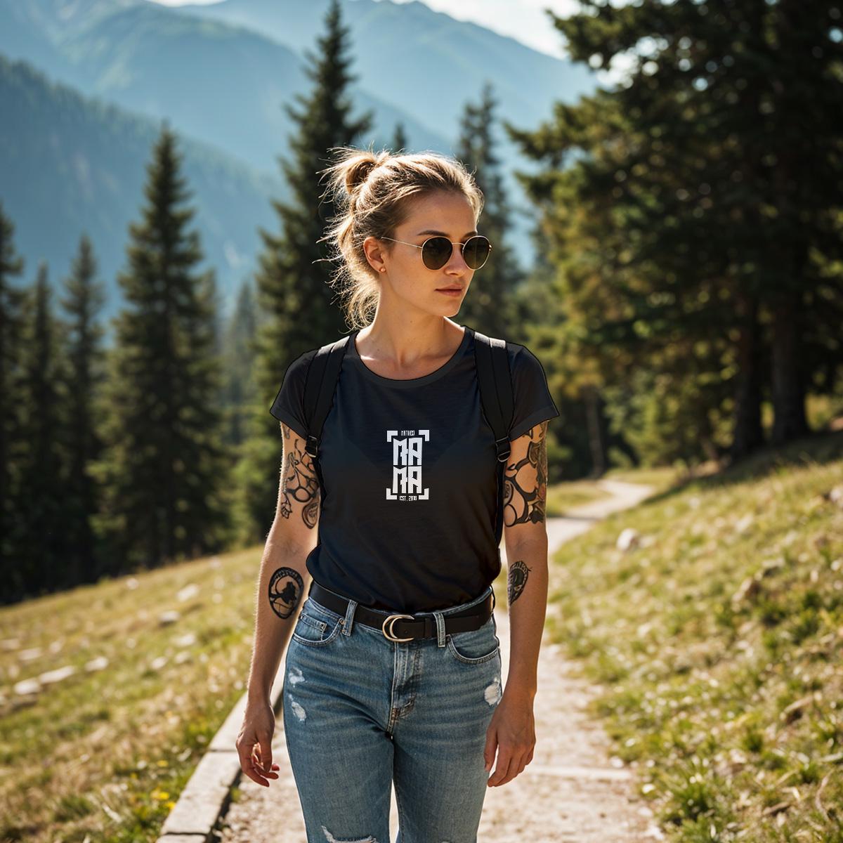 Mama T-Shirt personalisiert mit Wunschnamen oder Geburtsjahr in schwarz – Einzigartiges Geschenk für Mütter und werdende Mamas