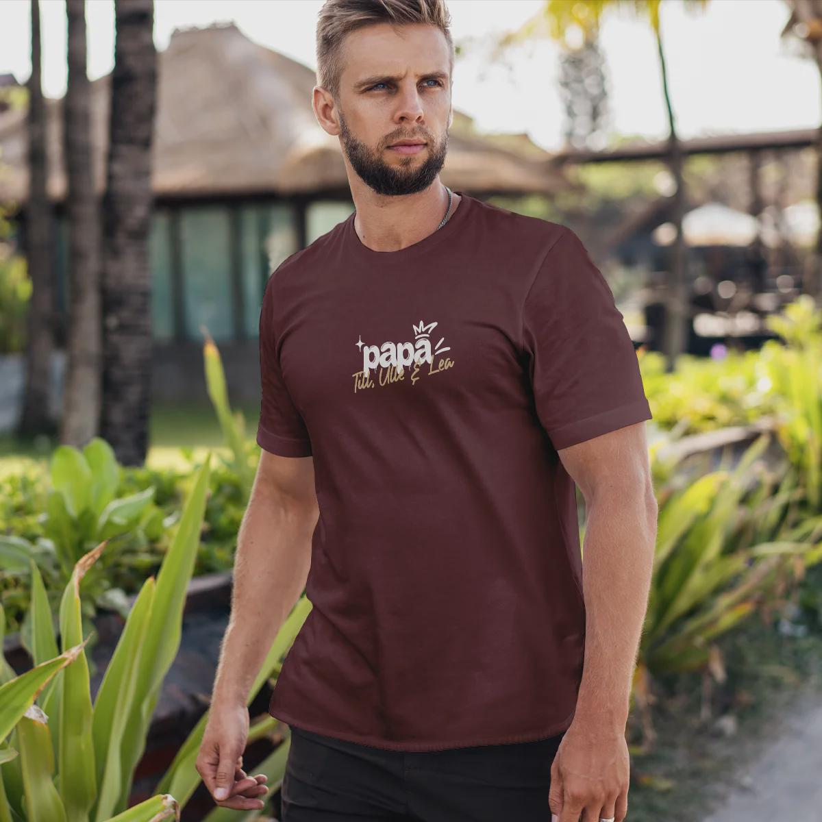 Personalisiertes Papa T-Shirt mit Namen der Kinder und Wunschjahr in bordaux – Individuelles Geschenk für Väter zum Vatertag