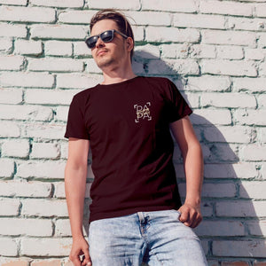 Personalisiertes Papa T-Shirt mit Namen der Kinder und Wunschjahr in bordaux – Individuelles Geschenk für Väter zum Vatertag