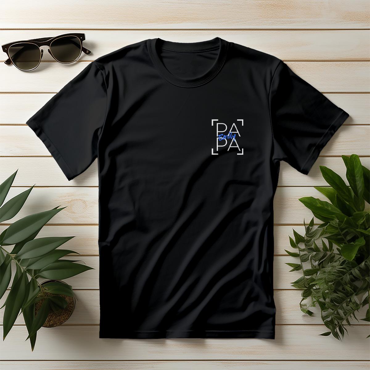Papa T-Shirt personalisiert mit Wunschnamen oder Geburtsjahr in schwarz – Einzigartiges Geschenk für Väter und werdende Papas