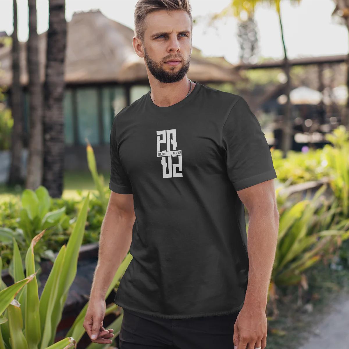 Papa T-Shirt personalisiert mit Wunschnamen oder Geburtsjahr in schwarz – Einzigartiges Geschenk für Väter und werdende Papas