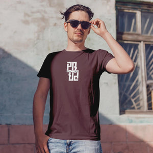 Personalisiertes Papa T-Shirt mit Namen der Kinder und Wunschjahr in bordaux – Individuelles Geschenk für Väter zum Vatertag