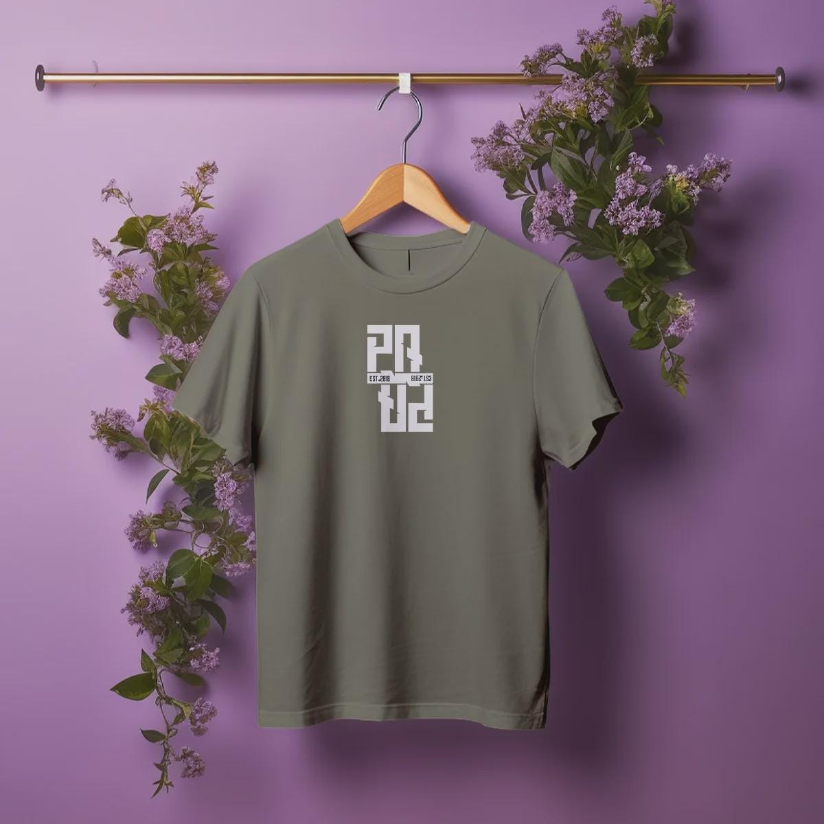 Individuelles Papa Shirt mit Kindernamen und Geburtsjahr in khaki – Das perfekte personalisierte Geschenk für stolze Dads
