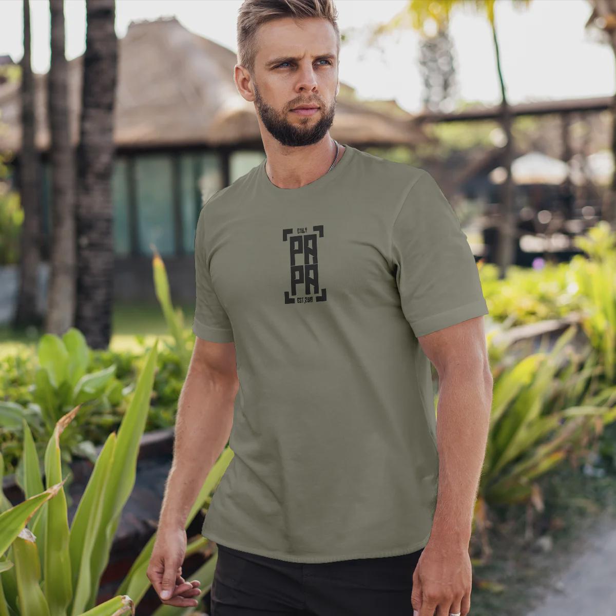 Individuelles Papa Shirt mit Kindernamen und Geburtsjahr in khaki – Das perfekte personalisierte Geschenk für stolze Dads