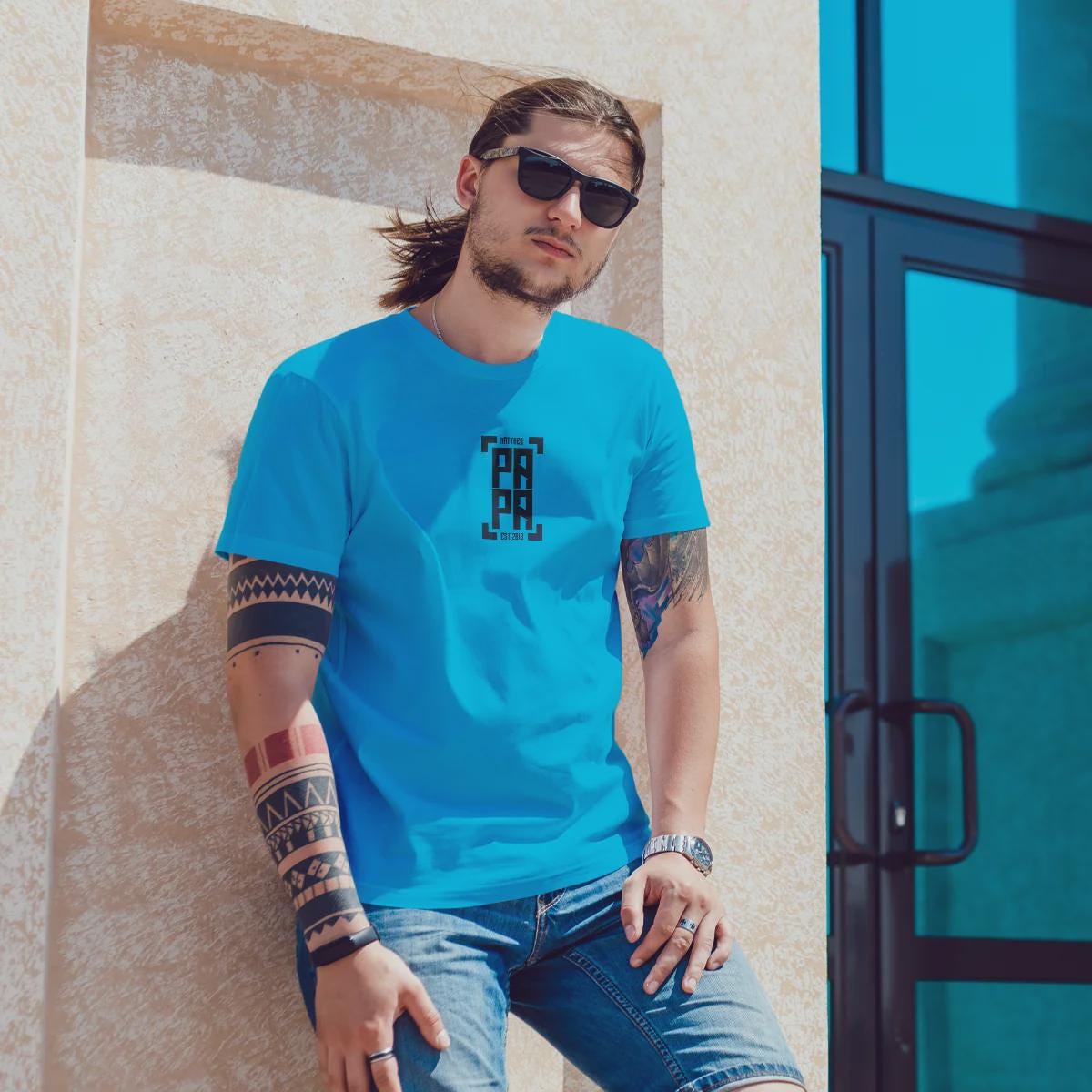 Individuelles Papa Shirt mit Kindernamen und Geburtsjahr in aqua – Das perfekte personalisierte Geschenk für stolze Dads