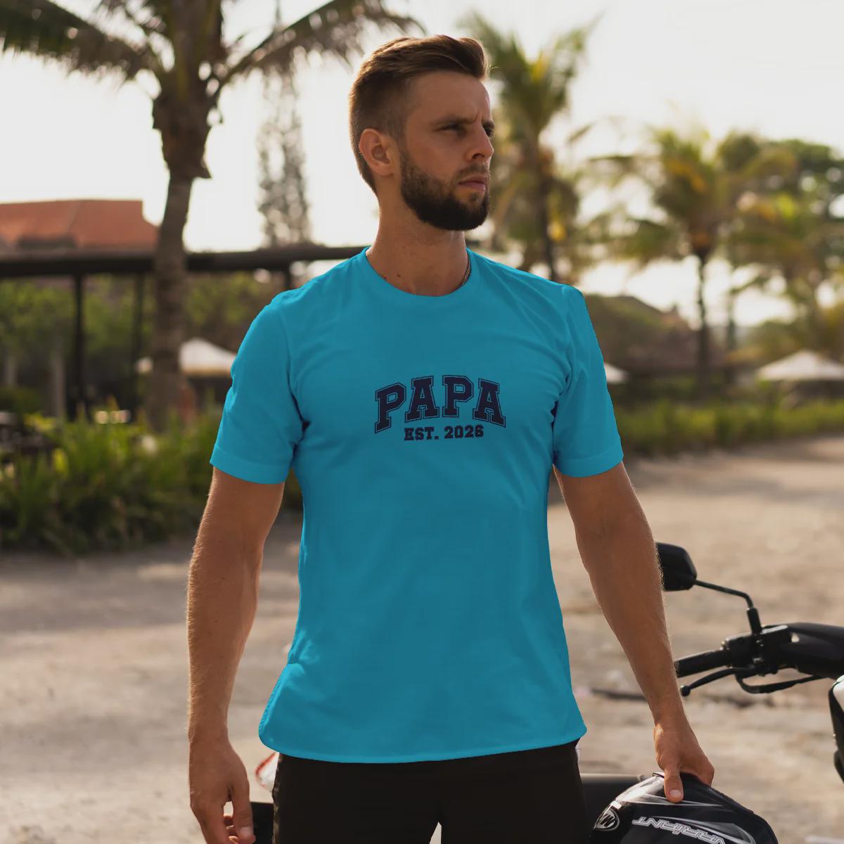 Individuelles Papa Shirt mit Kindernamen und Geburtsjahr in aqua – Das perfekte personalisierte Geschenk für stolze Dads