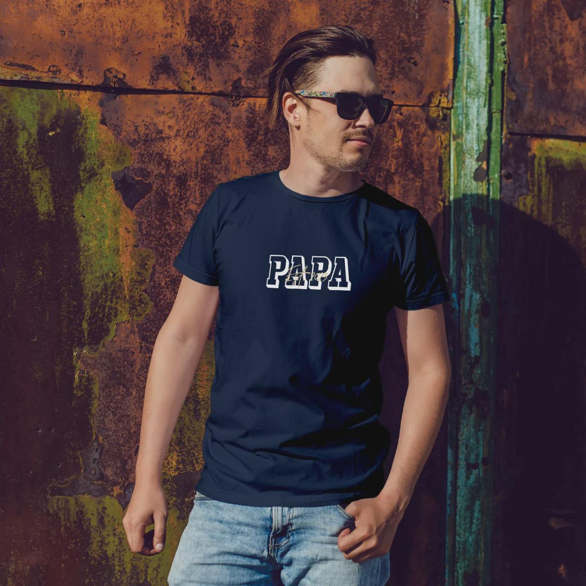 Papa T-Shirt personalisiert mit Wunschnamen oder Geburtsjahr in navy – Einzigartiges Geschenk für Väter und werdende Papas