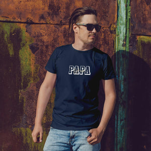 Papa T-Shirt personalisiert mit Wunschnamen oder Geburtsjahr in navy – Einzigartiges Geschenk für Väter und werdende Papas