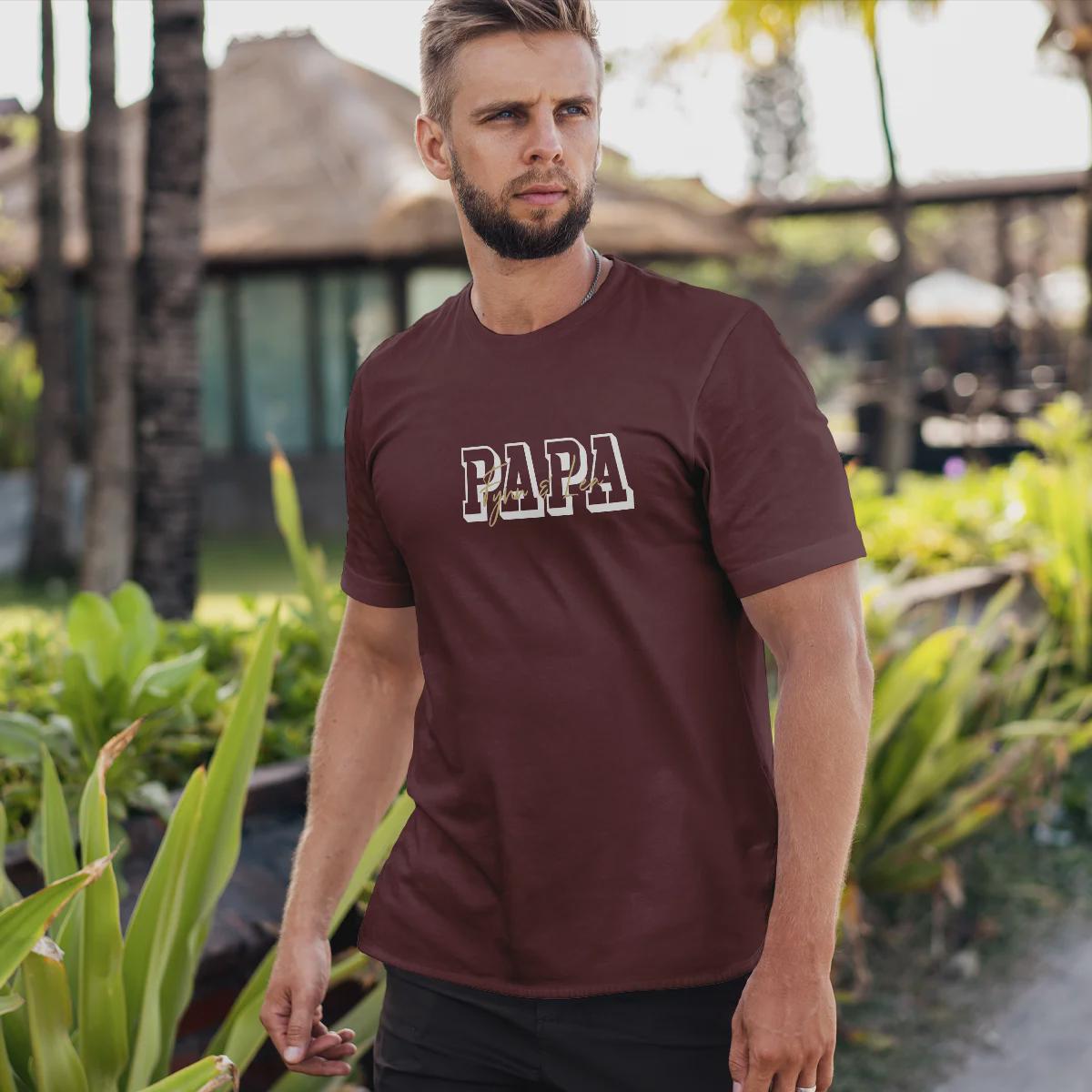 Personalisiertes Papa T-Shirt mit Namen der Kinder und Wunschjahr in bordaux – Individuelles Geschenk für Väter zum Vatertag