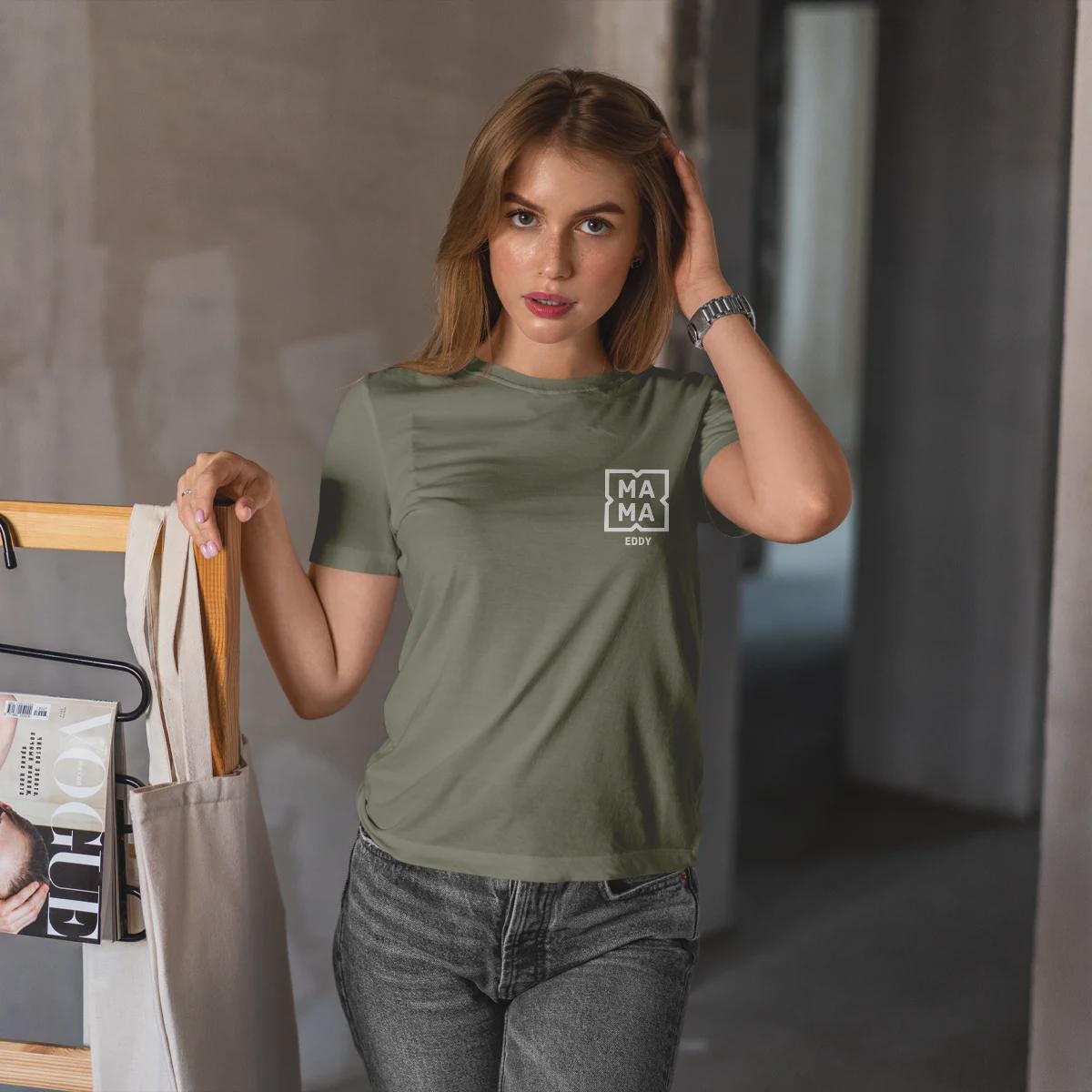 Individuelles Mama Shirt mit Kindernamen und Geburtsjahr in khaki – Das perfekte personalisierte Geschenk für die stolze Mutter
