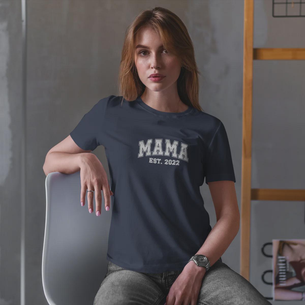 Individuelles Mama Shirt mit Kindernamen und Geburtsjahr in navy – Das perfekte personalisierte Geschenk für die stolze Mutter