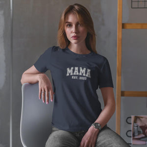 Individuelles Mama Shirt mit Kindernamen und Geburtsjahr in navy – Das perfekte personalisierte Geschenk für die stolze Mutter